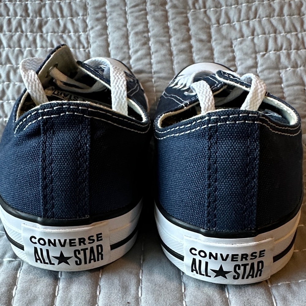 Converse Women’s Dark Blue Sneakers with White Accents 8.5 - Picture 5 of 5